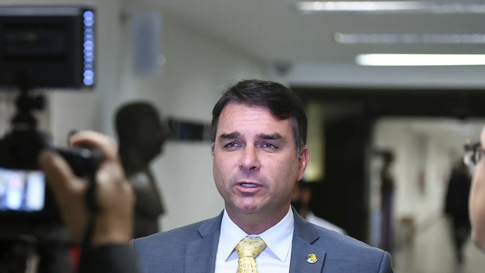Sigilos no TSE: Flávio Bolsonaro dá entrevista a jornalistas no Senado, em 2022