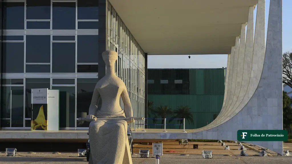 STF e aulas sobre gênero: estátua da Justiça diante do prédio do Supremo Tribunal Federal