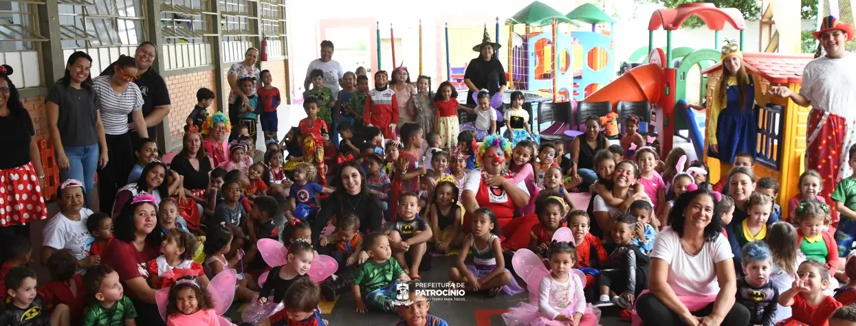 Educadoras atendidas pelo Valoriza Educa com crianças em Centro de Educação Infantil de Patrocínio