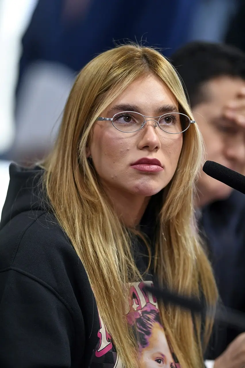 Virginia Fonseca durante depoimento no Senado, em 2025, antes de Virginia e Vini Jr terminarem o namoro
