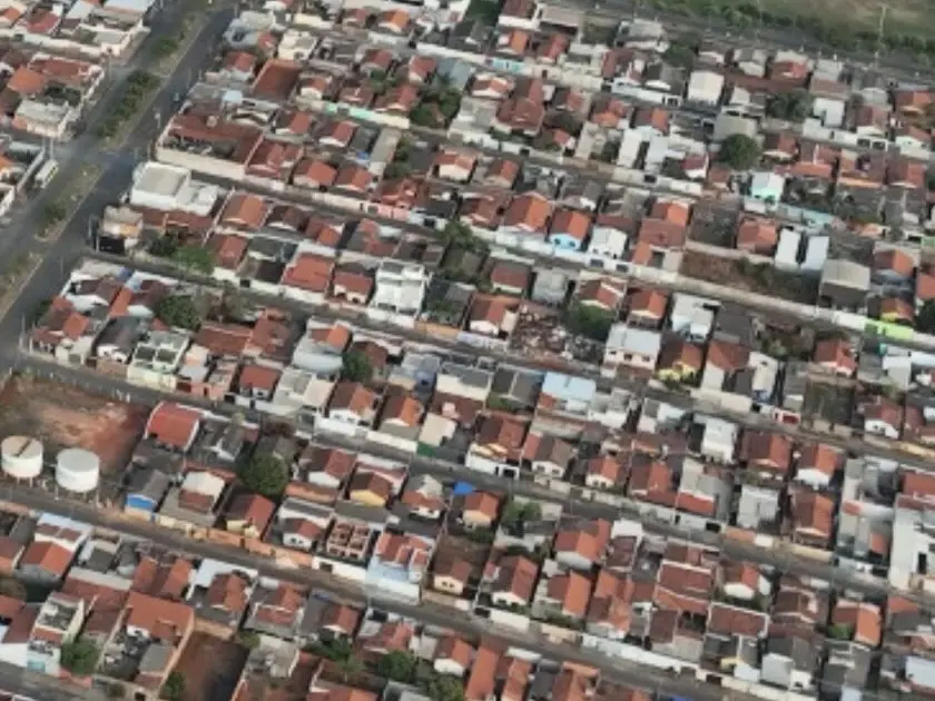 Casas do bairro que vai receber o Viver Bem Serra Negra vistas do alto, em Patrocínio