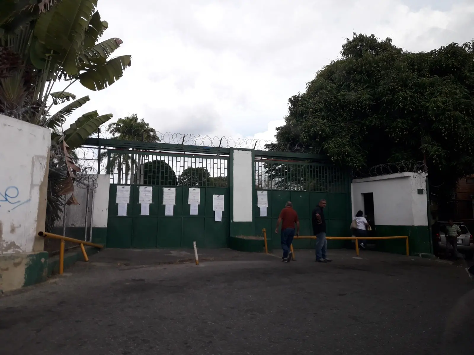 Votação na Venezuela: portão de centro eleitoral em Caracas na eleição presidencial de 20 de maio de 2018