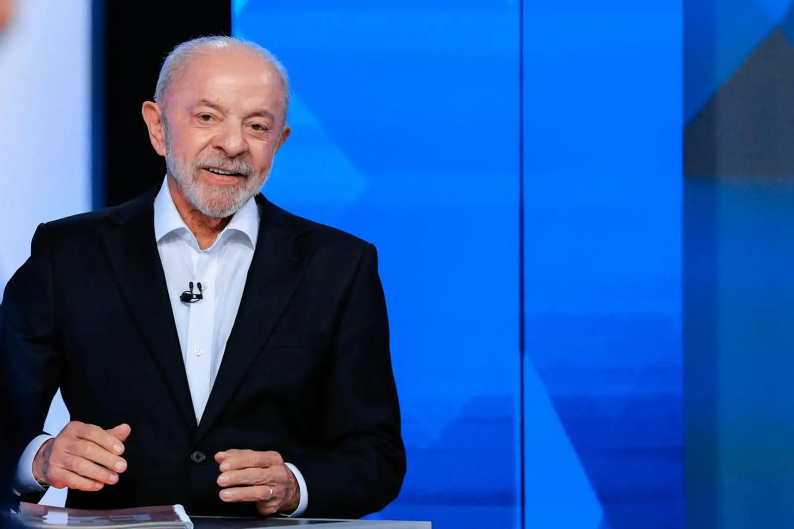 Votação no Japão: Lula fala durante o debate da TV Globo, em 23 de outubro