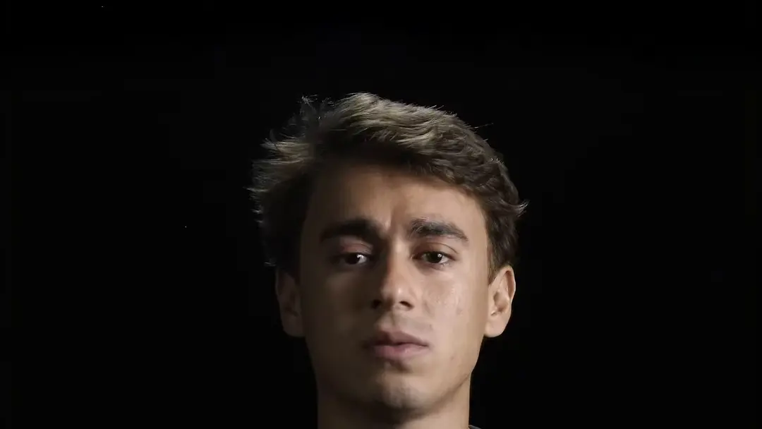 Quadro do vídeo em que Nikolas Ferreira enumera os motivos do voto contra Lula