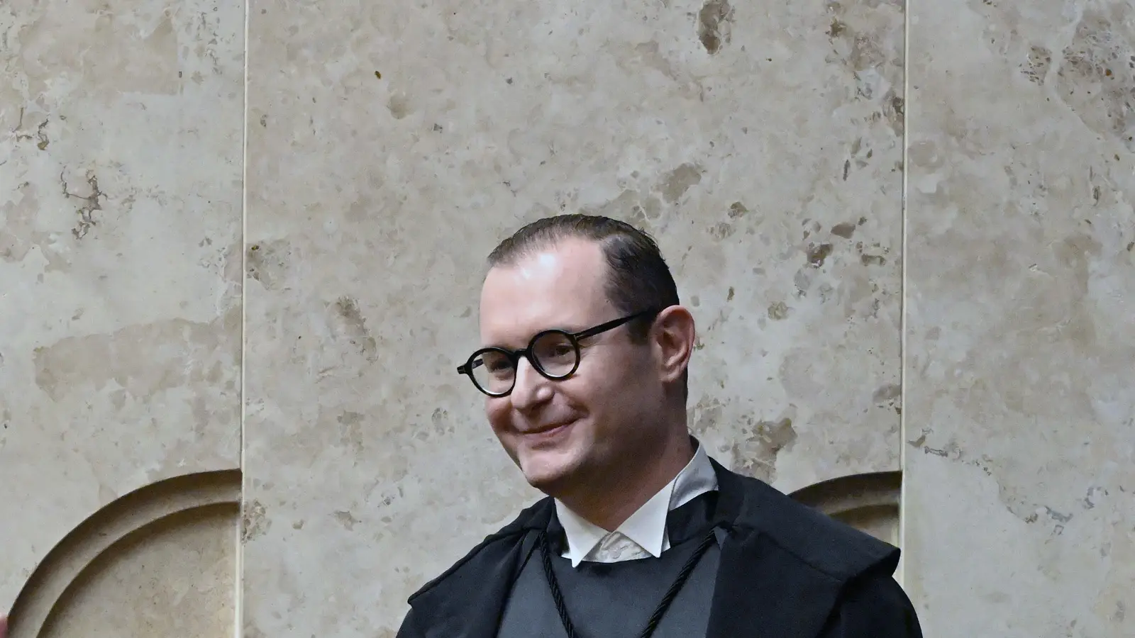 Zanin advogado de Lula, já ministro do Supremo, sorri na própria posse